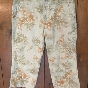 Bamboo Traders Sage Green Floral Crop Pants
